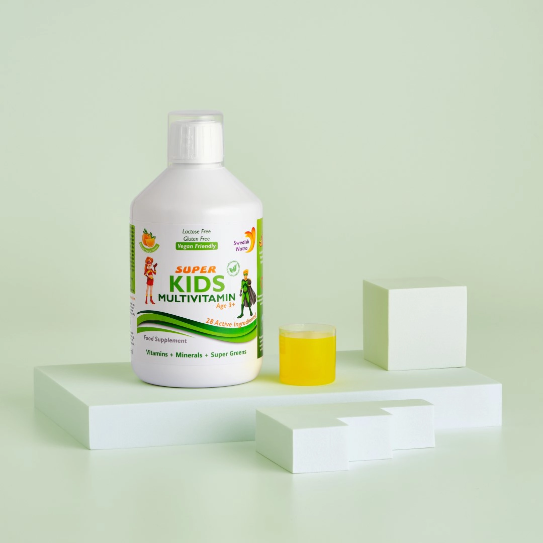Complex-Lichid-de-Multivitamine-Minerale-si-Verdeturi-pentru-Copii-intre-3-si-10-ani Super Kids Multivitamine Lichide pt Copii cu 28 Ingrediente: Vitamine + Minerale + Mix de Verdeturi si Extracte – 500ml